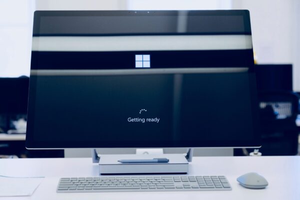 Cool-Windows-11-Features-That-May-Make-You-Love-This-OS-scaled.jpg flat screen computer monitor turned on